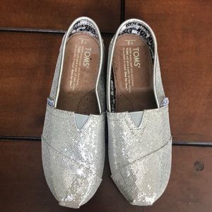 TOMS youth sz2 SILVER GLITTER